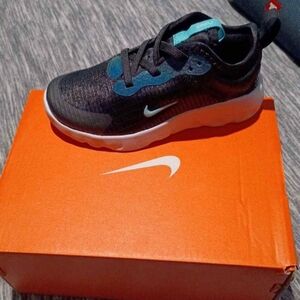 Nike toddler shoes size 9c us